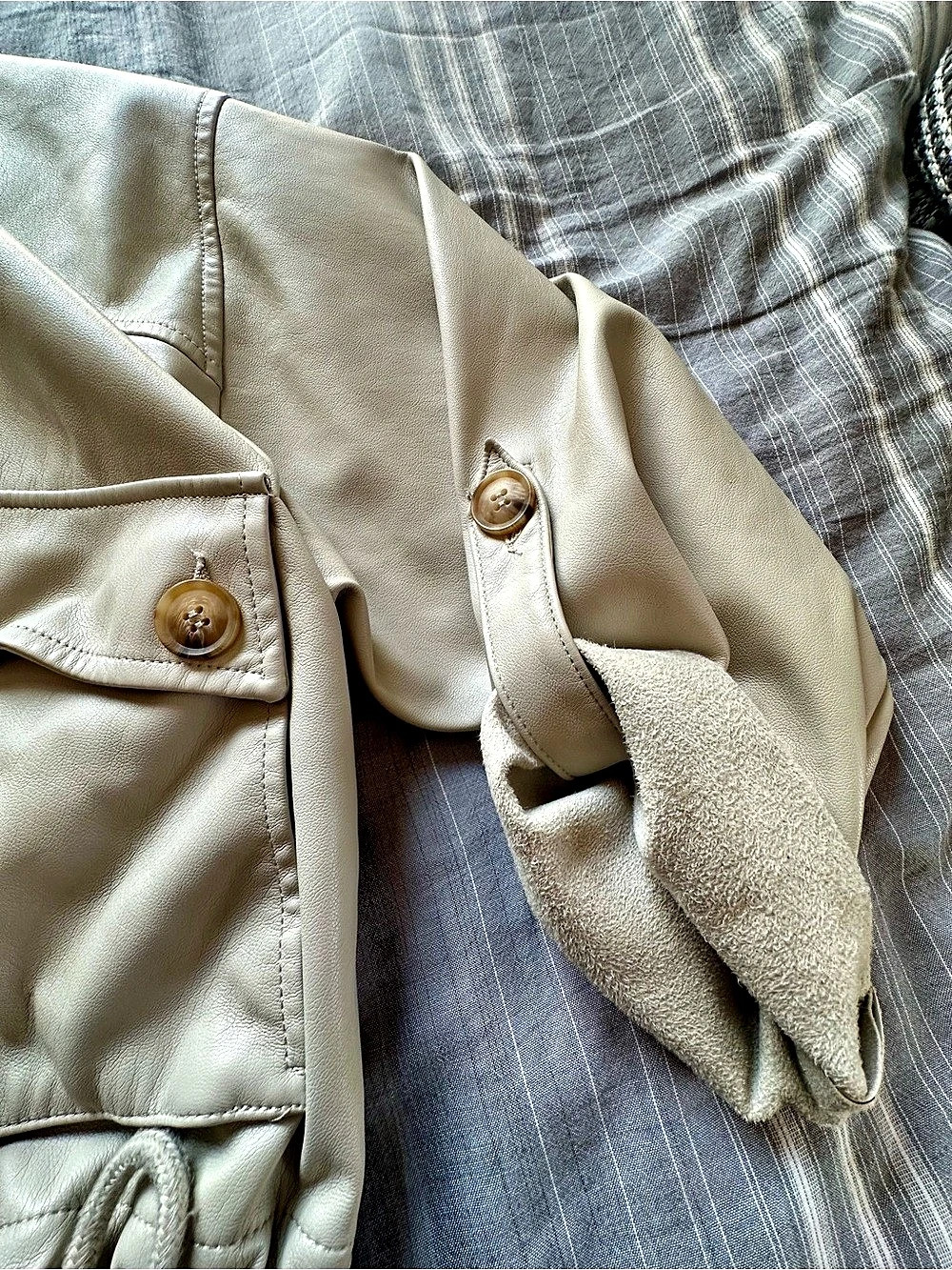 BLANKNYC Women's Cream Cropped Utility Jacket Size Medium - Picture 5 of 5